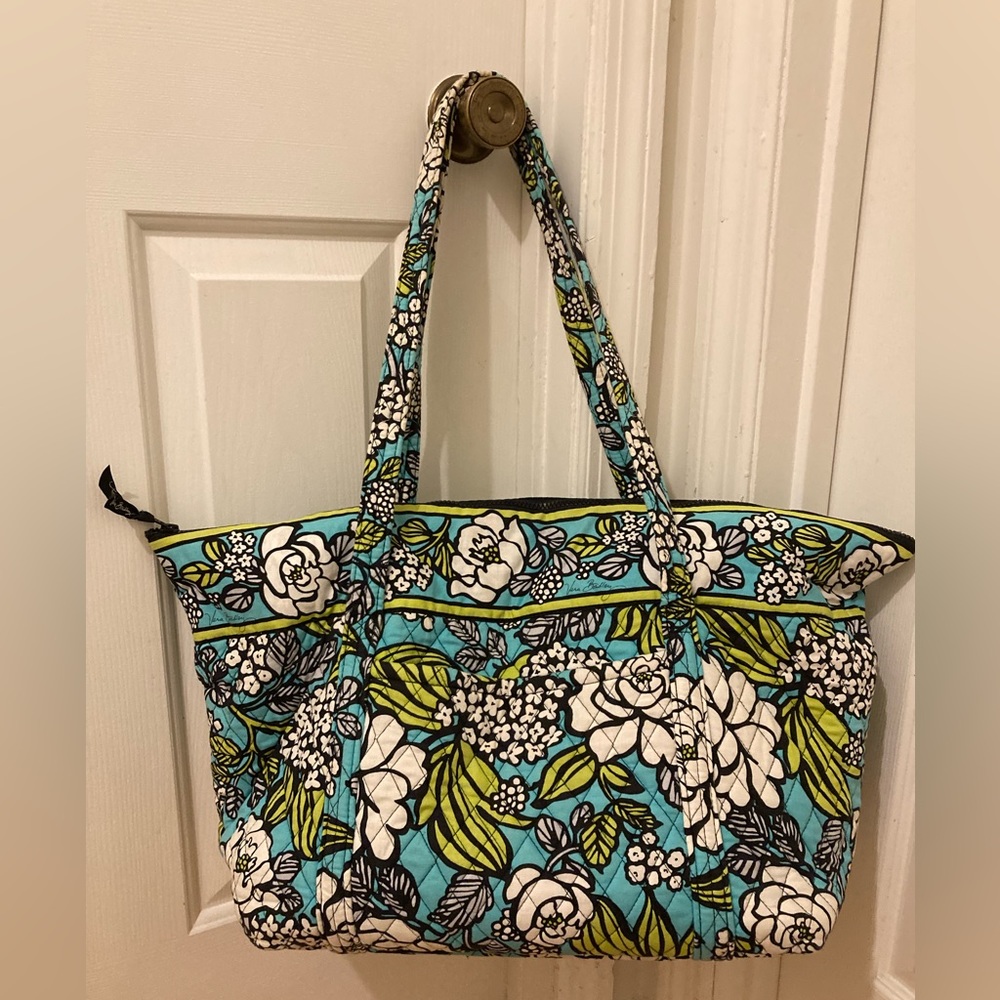 Vera Bradley Oversized Weekend Zip Tote in Island Blooms